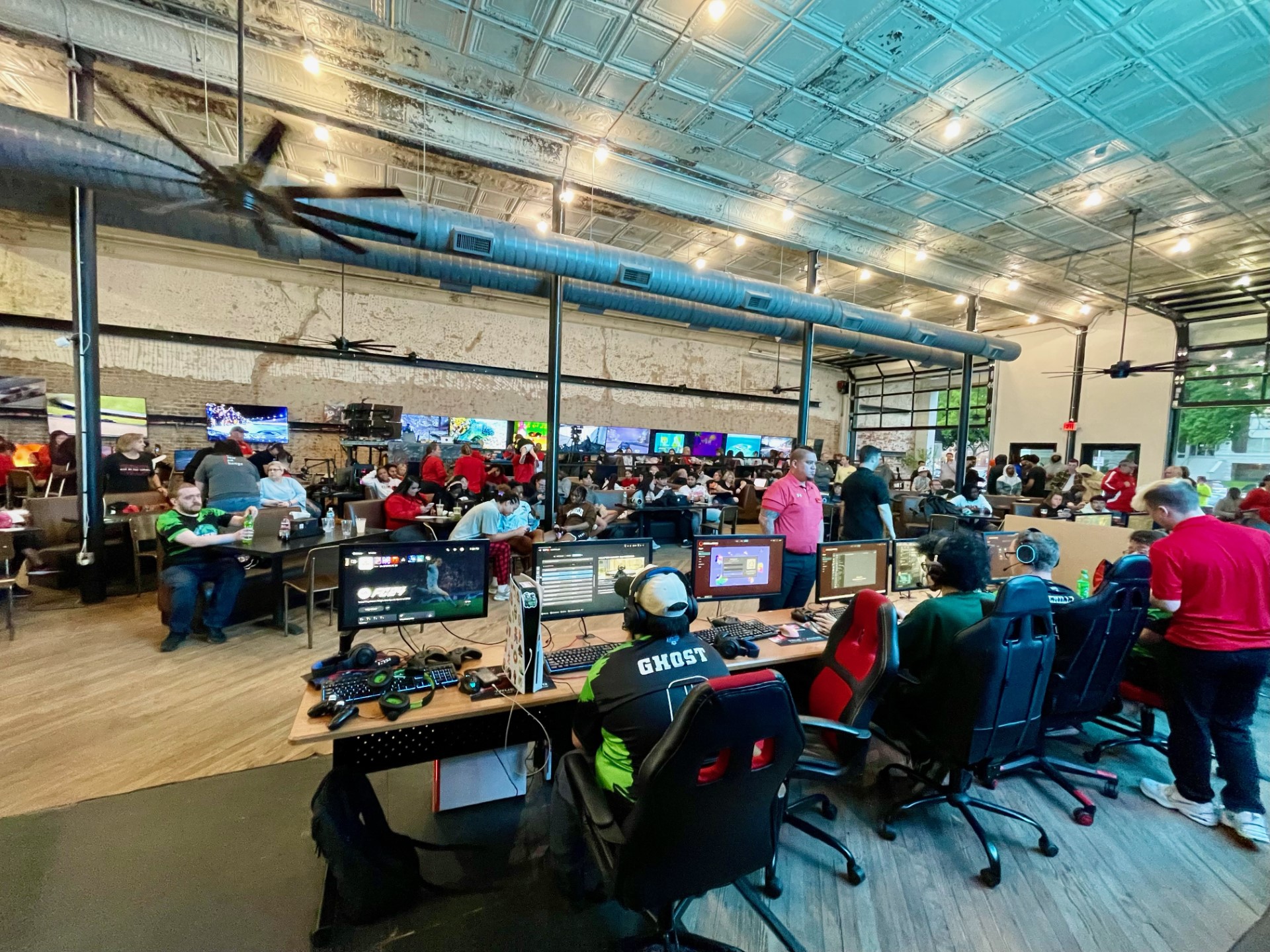 Blazers-Cardinals eSports Collaborate, Compete at Trinity Valley